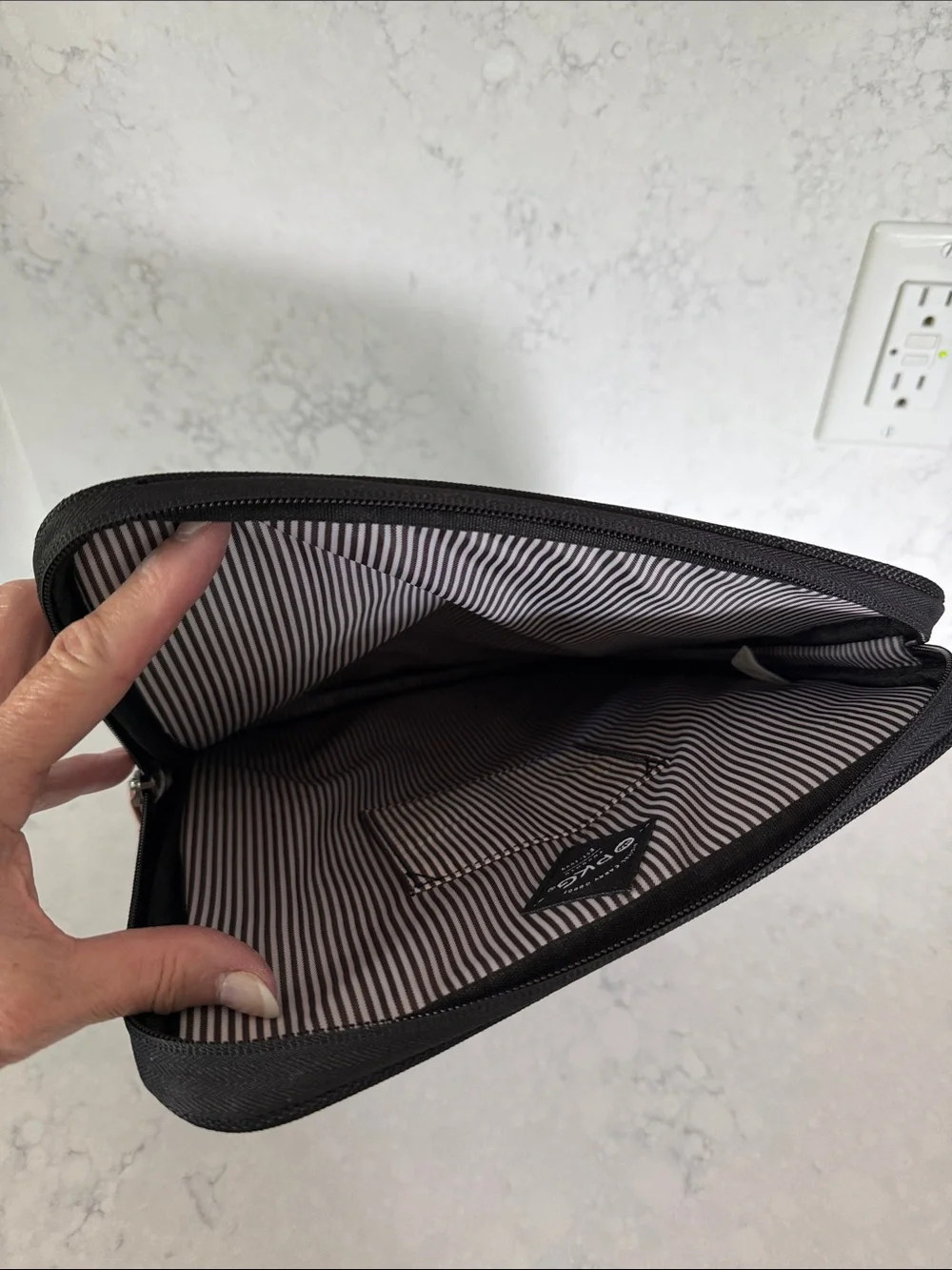 Gray Men's Laptop Sleeve - Slim Protective Case-14x11x1.25”-never used.